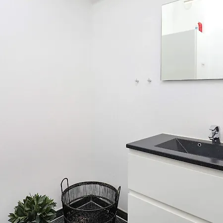 4 Person In Bogense-by Traum